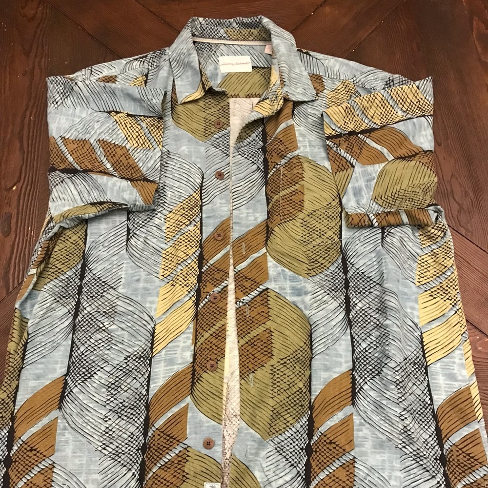 Tommy Bahama short sleeve button up shirt